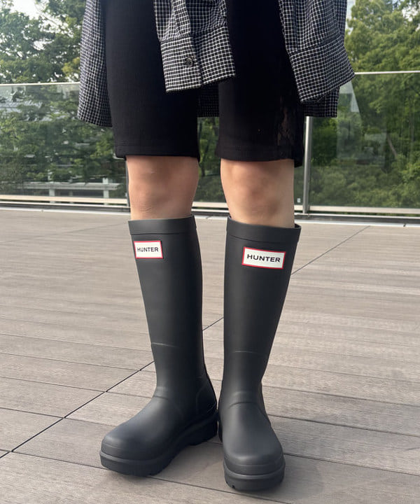 佐々木 南美さんの「BEAMS WOMEN｜【WEB限定】HUNTER / オリジナル 2.0 トール ブーツ」を使ったコーディネート