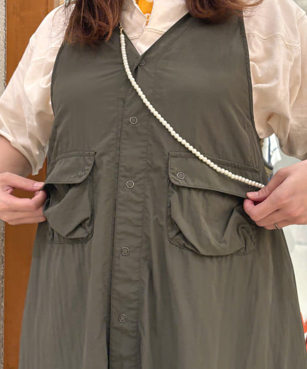 kawaiさんの「BEAMS WOMEN｜ナイロン タッサー C-1 ノースリーブ ワンピース」を使ったコーディネート