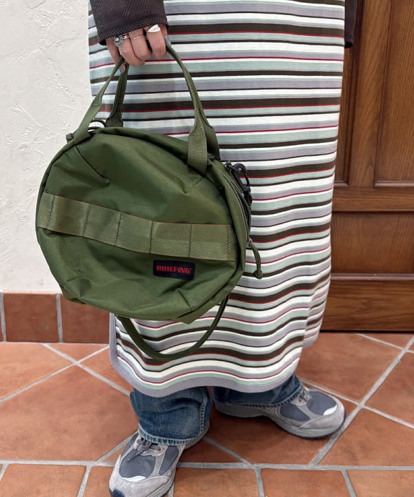 クロサワさんの「BEAMS WOMEN｜BRIEFING × BEAMS BOY / 別注 ヘルメット バッグ」を使ったコーディネート