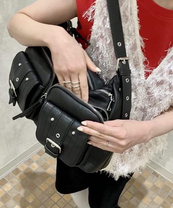 森本 理絵さんの「BEAMS WOMEN｜■リブ フロント スリット ノースリーブ カットソー」を使ったコーディネート