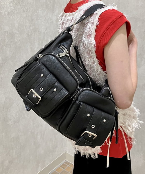 森本 理絵さんの「BEAMS WOMEN｜■リブ フロント スリット ノースリーブ カットソー」を使ったコーディネート