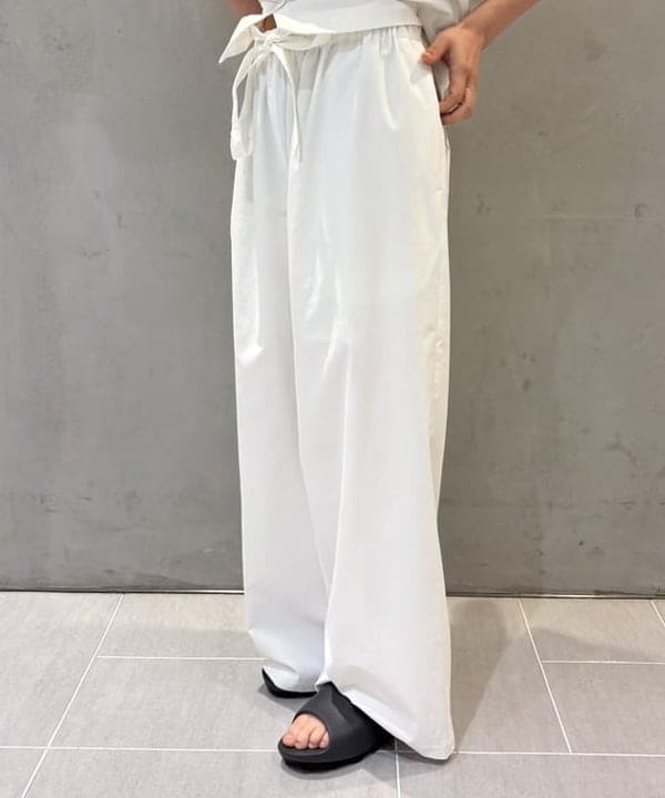 野村 美紅さんの「BEAMS WOMEN｜ウエストリボン ドライ パンツ」を使ったコーディネート