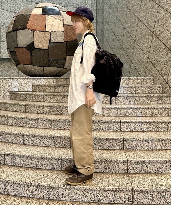 小原 もこさんの「BEAMS WOMEN｜【別注】NEW ERA / 950 スナップ バック 2トーン キャップ」を使ったコーディネート