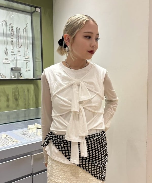 山本 里南さんの「BEAMS WOMEN｜フロント リボン ノースリーブ トップス」を使ったコーディネート