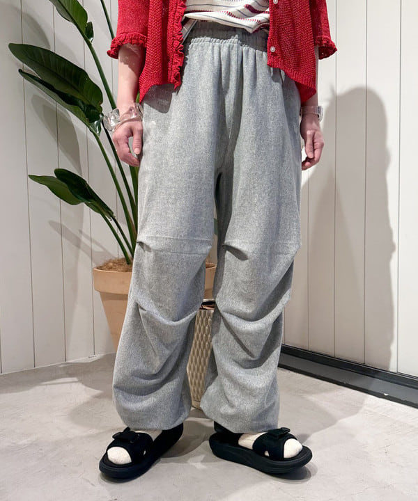 イシイ サオリさんの「BEAMS WOMEN｜MBT / KISUMU CLASSIC」を使ったコーディネート