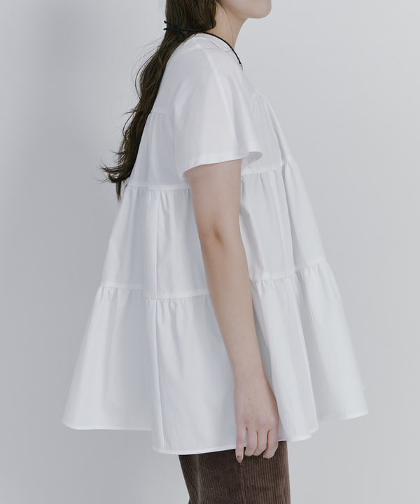 大木さんの「BEAMS WOMEN｜コンビ ティアード プルオーバー」を使ったコーディネート