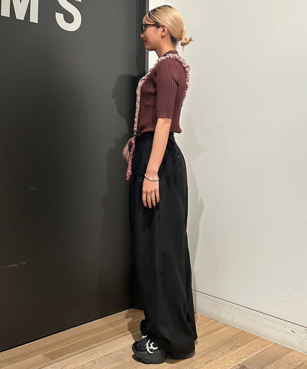 佐藤 亜美さんの「BEAMS WOMEN｜2タック ワイド パンツ」を使ったコーディネート