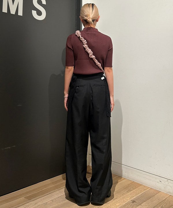 佐藤 亜美さんの「BEAMS WOMEN｜2タック ワイド パンツ」を使ったコーディネート