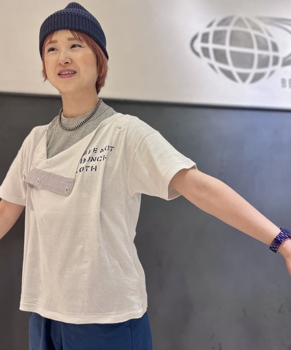 木村 梨香さんの「BEAMS WOMEN｜ロゴ ヘンリーネック ショートスリーブ」を使ったコーディネート