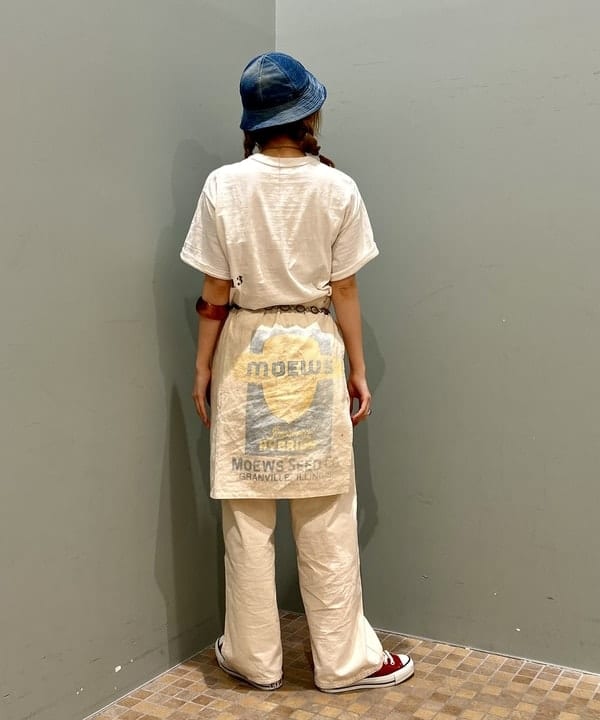 小原 もこさんの「BEAMS WOMEN｜ARROW NOVELTY / コンチョ ベルト 22FW」を使ったコーディネート