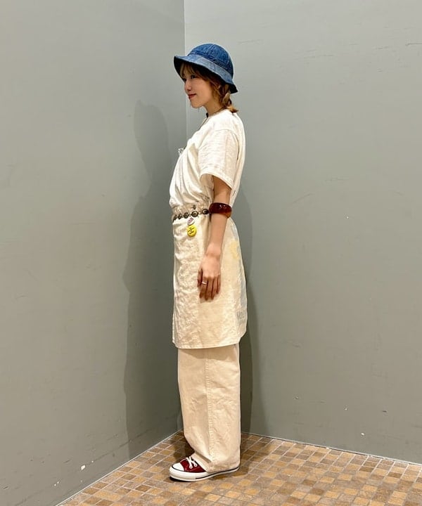 小原 もこさんの「BEAMS WOMEN｜ARROW NOVELTY / コンチョ ベルト 22FW」を使ったコーディネート