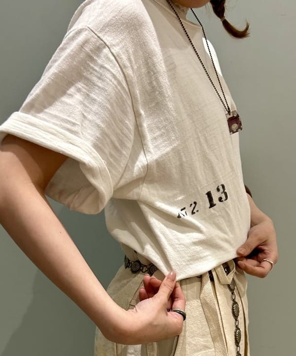 小原 もこさんの「BEAMS WOMEN｜ARROW NOVELTY / コンチョ ベルト 22FW」を使ったコーディネート