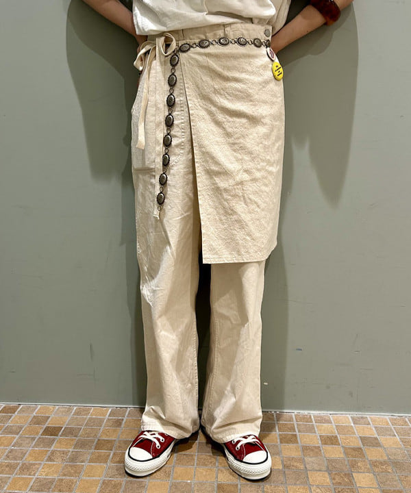 小原 もこさんの「BEAMS WOMEN｜ARROW NOVELTY / コンチョ ベルト 22FW」を使ったコーディネート