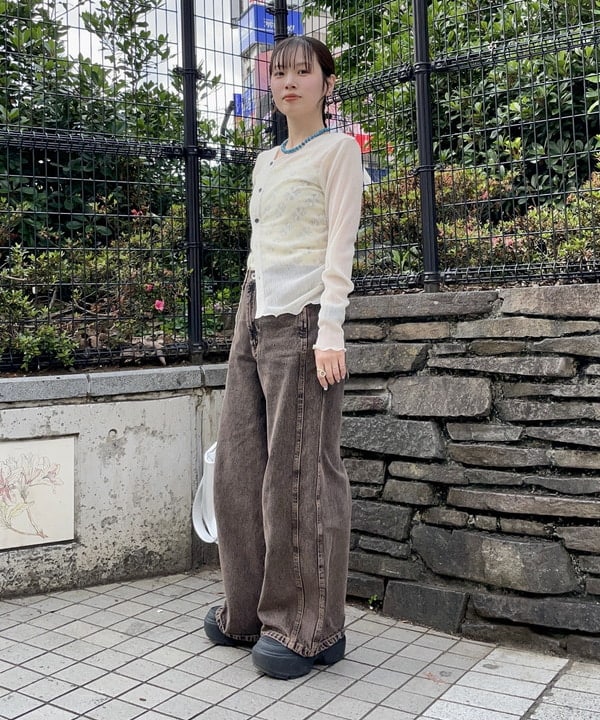カタヤマ アヤさんの「BEAMS WOMEN｜オーバーダイ デニム パンツ」を使ったコーディネート