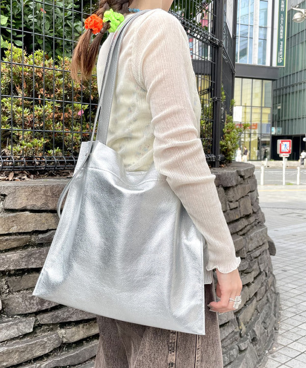 カタヤマ アヤさんの「BEAMS WOMEN｜オーバーダイ デニム パンツ」を使ったコーディネート