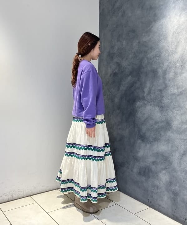 モモさんの「BEAMS WOMEN｜【別注】trepied / テープ ティアード スカート」を使ったコーディネート
