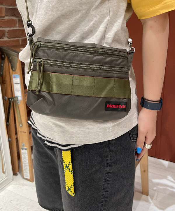 エノモト アミさんの「BEAMS WOMEN｜【別注】Champion / プリント ラグラン Tシャツ」を使ったコーディネート