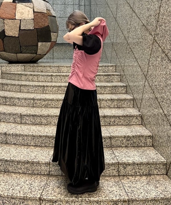 YABUさんの「BEAMS WOMEN｜グロッシー バルーン スカート」を使ったコーディネート