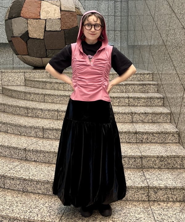 YABUさんの「BEAMS WOMEN｜グロッシー バルーン スカート」を使ったコーディネート