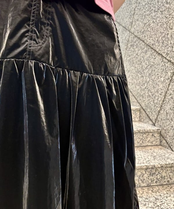 YABUさんの「BEAMS WOMEN｜グロッシー バルーン スカート」を使ったコーディネート