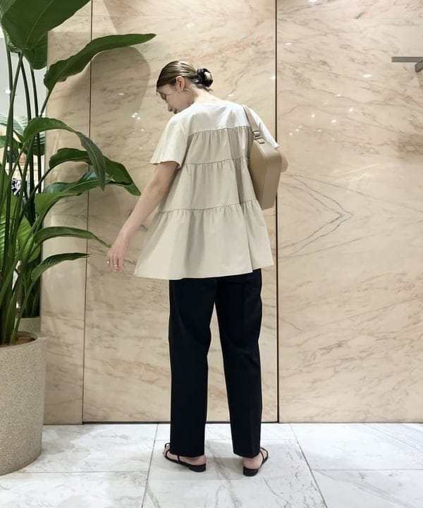 AONO SHIKAMAさんの「BEAMS WOMEN｜コンビ ティアード プルオーバー」を使ったコーディネート