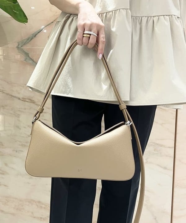 AONO SHIKAMAさんの「BEAMS WOMEN｜コンビ ティアード プルオーバー」を使ったコーディネート