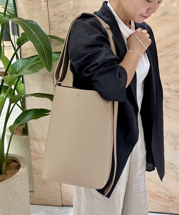 小笠原 楓さんの「BEAMS WOMEN｜モックネック ショート Tシャツ」を使ったコーディネート