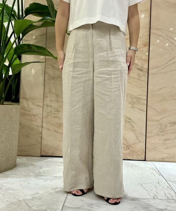 小笠原 楓さんの「BEAMS WOMEN｜モックネック ショート Tシャツ」を使ったコーディネート