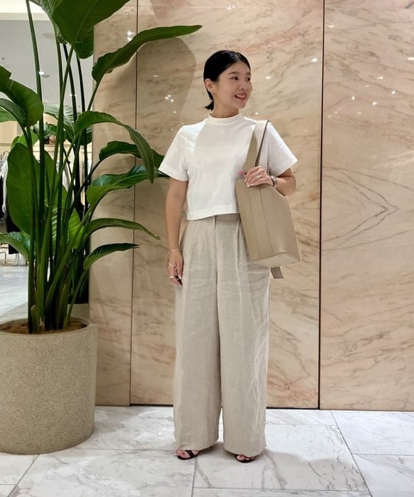 小笠原 楓さんの「BEAMS WOMEN｜モックネック ショート Tシャツ」を使ったコーディネート