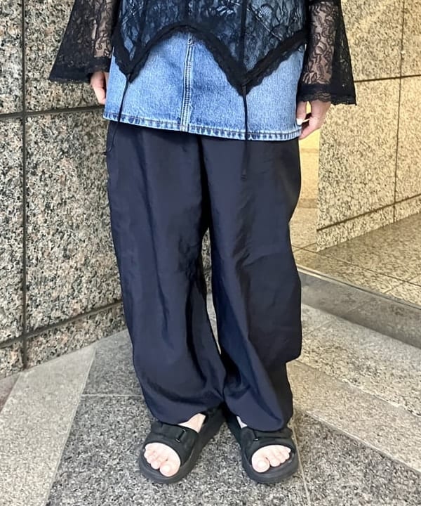 森本 理絵さんの「BEAMS WOMEN｜LEVI'S(R) / Western Icon Skirt」を使ったコーディネート