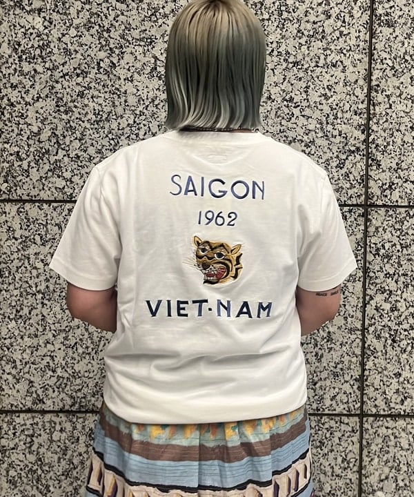 あゆさんの「BEAMS WOMEN｜テーラー東洋 / SUKA T-SHIRT EMBROIDERED &ldquo;SAIGON VIET-NAM&rdquo;」を使ったコーディネート