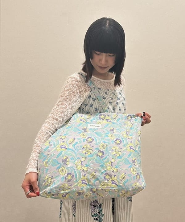 大槻 まひろさんの「BEAMS WOMEN｜ne Quittez pas / コットンジャカード リリープリント キャミソールワンピース」を使ったコーディネート