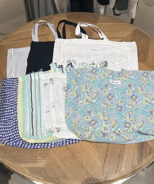 大槻 まひろさんの「BEAMS WOMEN｜ne Quittez pas / コットンジャカード リリープリント キャミソールワンピース」を使ったコーディネート