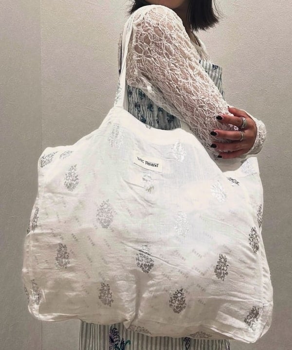 大槻 まひろさんの「BEAMS WOMEN｜ne Quittez pas / コットンジャカード リリープリント キャミソールワンピース」を使ったコーディネート