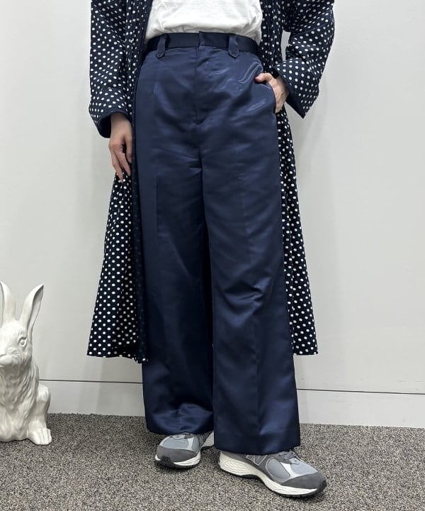 葵さんの「BEAMS WOMEN｜ポリエステル シャンタン パンツ」を使ったコーディネート