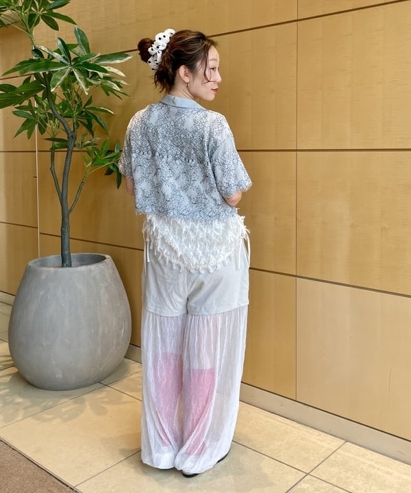 ハルキ　モモナさんの「BEAMS WOMEN｜コードレース レイヤー シャツ」を使ったコーディネート