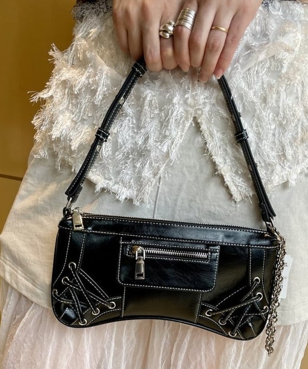 ハルキ　モモナさんの「BEAMS WOMEN｜コードレース レイヤー シャツ」を使ったコーディネート