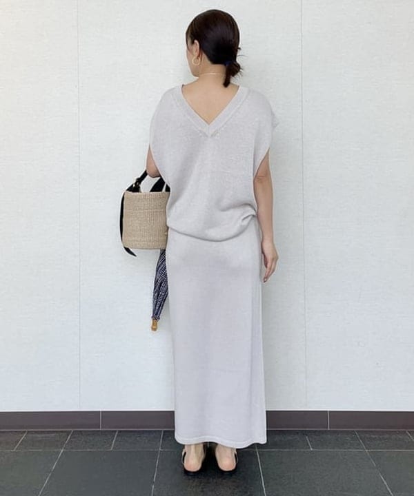 住吉　明佳さんの「BEAMS WOMEN｜ISOLATION / カーブ パーム バングル シルバー」を使ったコーディネート