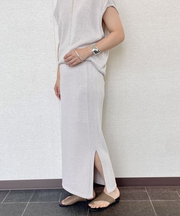 住吉　明佳さんの「BEAMS WOMEN｜ISOLATION / カーブ パーム バングル シルバー」を使ったコーディネート