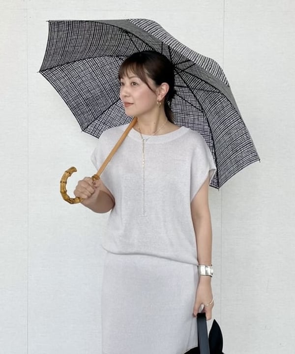 住吉　明佳さんの「BEAMS WOMEN｜ISOLATION / カーブ パーム バングル シルバー」を使ったコーディネート