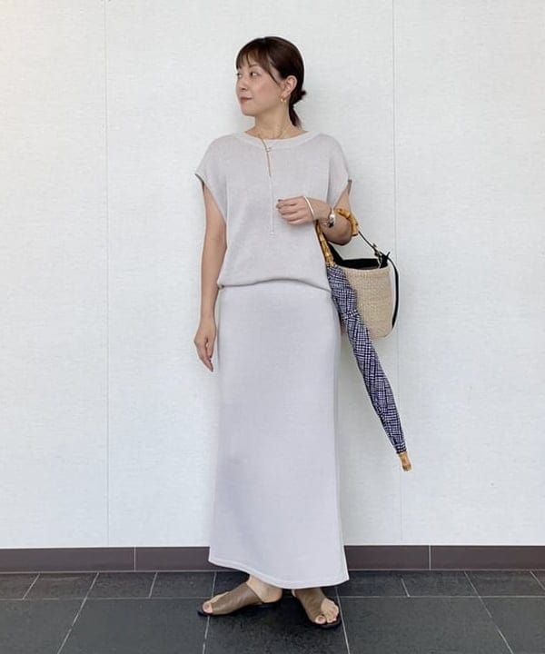 住吉　明佳さんの「BEAMS WOMEN｜ISOLATION / カーブ パーム バングル シルバー」を使ったコーディネート