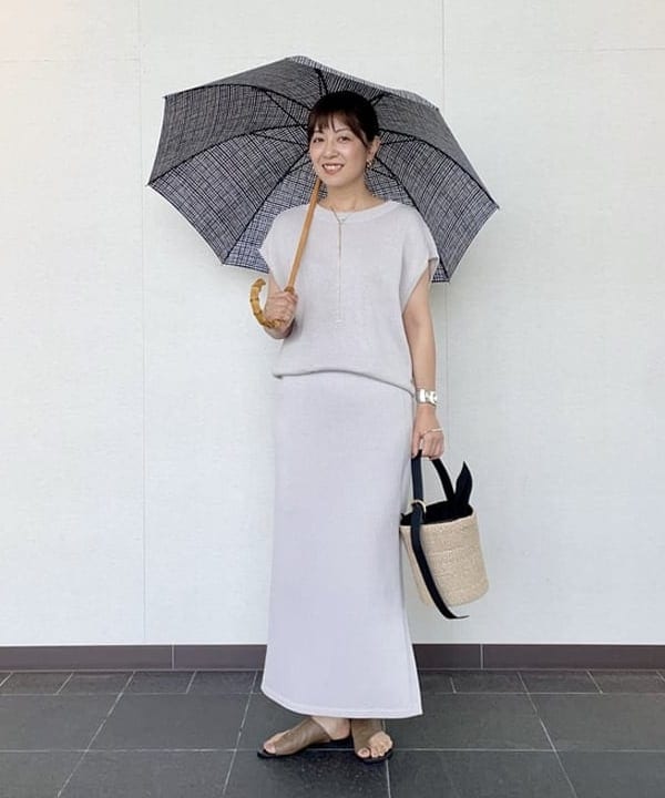 住吉　明佳さんの「BEAMS WOMEN｜ISOLATION / カーブ パーム バングル シルバー」を使ったコーディネート