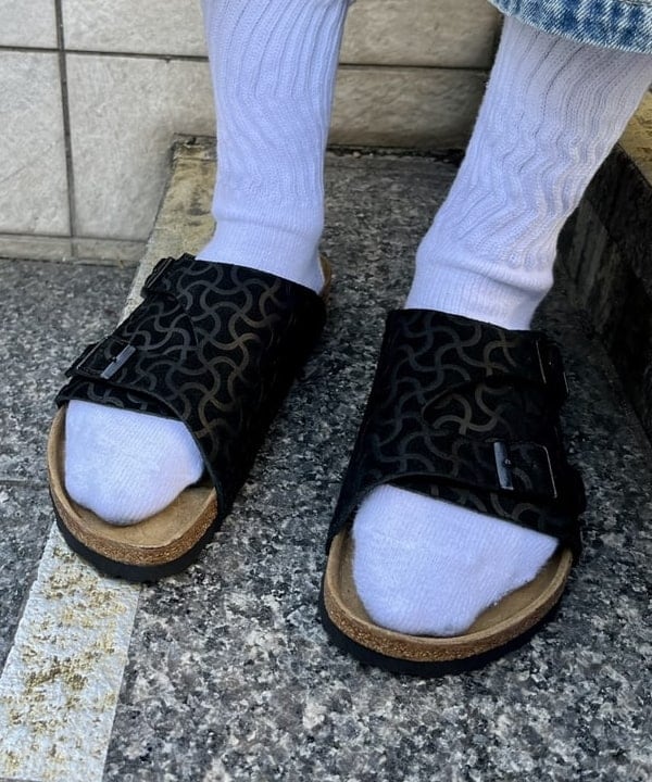 こたろうさんの「BEAMS WOMEN｜【別注】BIRKENSTOCK / Zurich BONE PATTERN BLACK」を使ったコーディネート