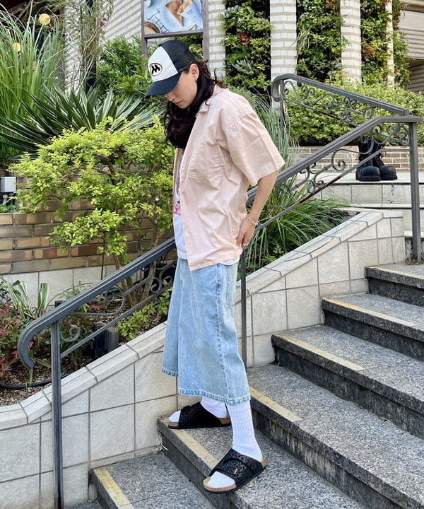 こたろうさんの「BEAMS WOMEN｜【別注】BIRKENSTOCK / Zurich BONE PATTERN BLACK」を使ったコーディネート