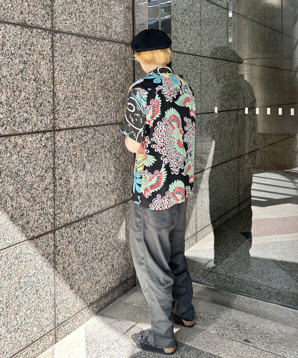 吉田 洸輝さんの「BEAMS WOMEN｜【別注】KANGOL / TROPIC GALAXY ベントエアー」を使ったコーディネート