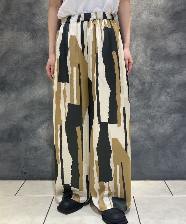 菜月さんの「BEAMS WOMEN｜シックプリント パンツ」を使ったコーディネート