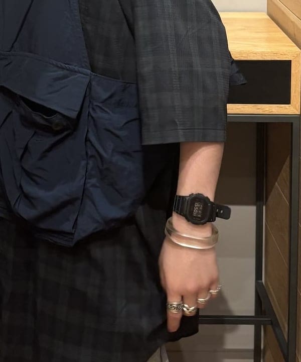 三宅 康平さんの「BEAMS WOMEN｜G-SHOCK / DW-5600UBB-1JF」を使ったコーディネート