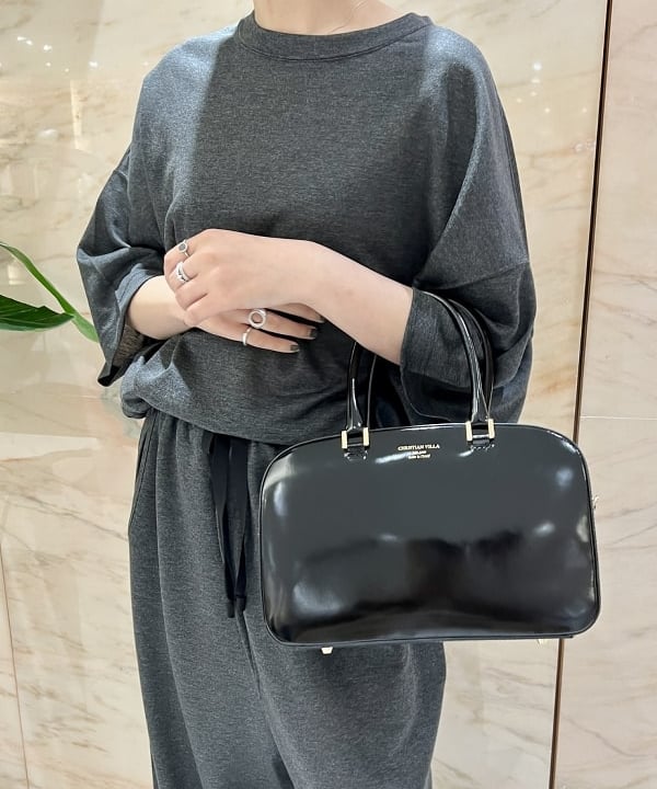 中丸　栞さんの「BEAMS WOMEN｜CHRISTIAN VILLA / スクエア ボストン バッグ」を使ったコーディネート