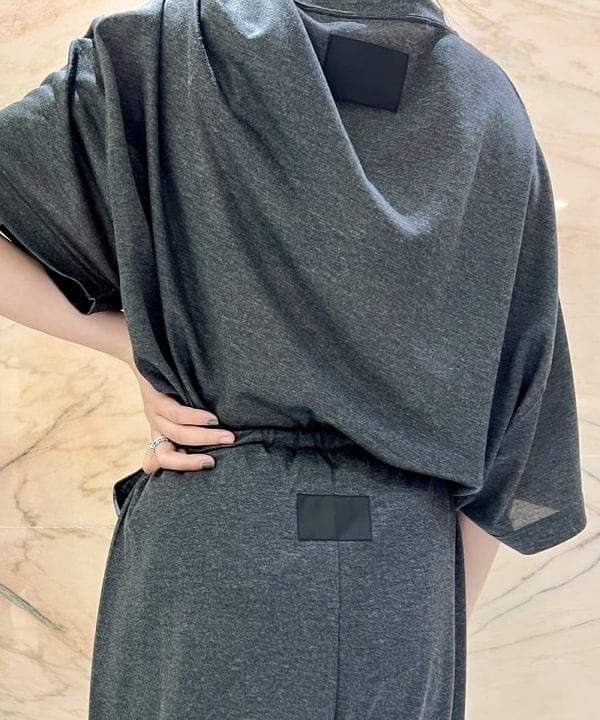 中丸　栞さんの「BEAMS WOMEN｜CHRISTIAN VILLA / スクエア ボストン バッグ」を使ったコーディネート