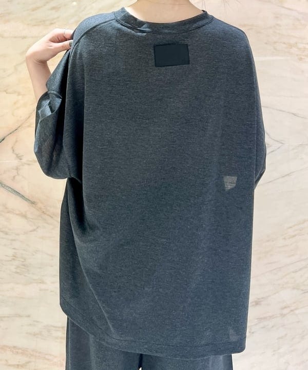 中丸　栞さんの「BEAMS WOMEN｜CHRISTIAN VILLA / スクエア ボストン バッグ」を使ったコーディネート